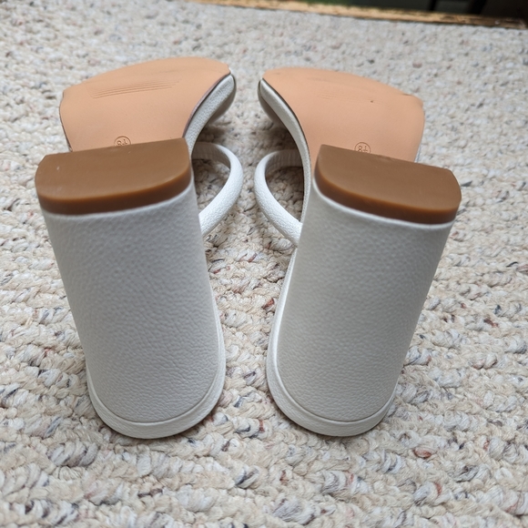 NWT Lulu's - White Heels, size 8.5 - Picture 5 of 9